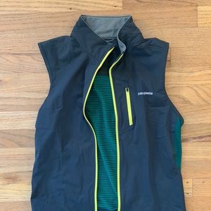 Men’s Patagonia green vest